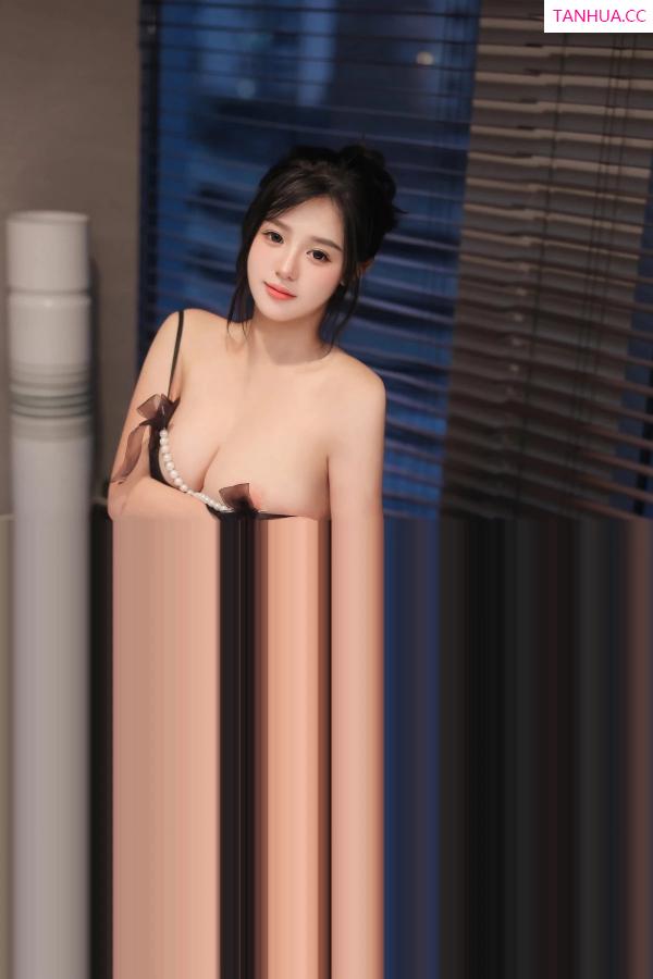   [XiuRen]高清写真图 2024.03.27 No.8295 金小依 黑丝美腿第51张图片